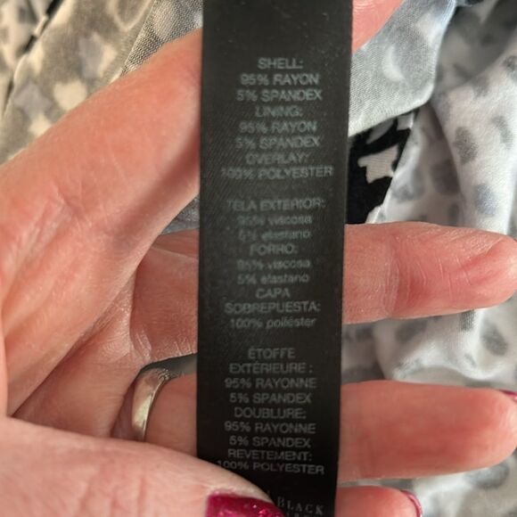 EUC White House Black Market Top(size Medium) - Picture 7 of 10